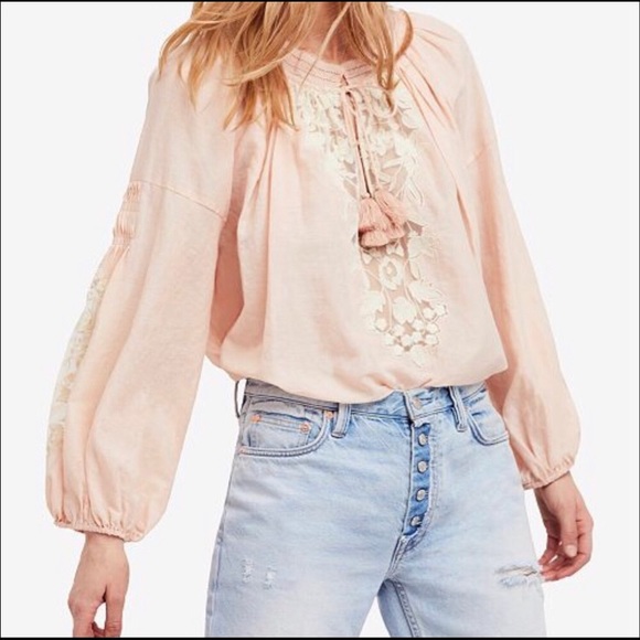 Free People Tops - FREE PEOPLE Shimla Blouse in Peach 🍑